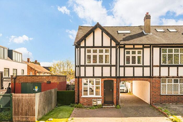 1 Bedroom Flat For Sale In St. James's Drive, Tooting, SW17