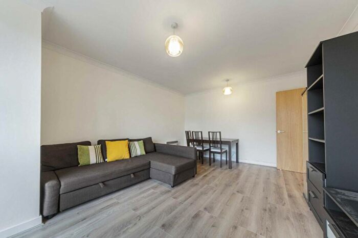 2 Bedroom Flat To Rent In Boardwalk Place, Canary Wharf, E14