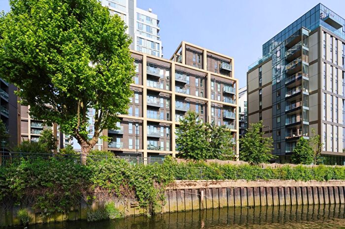 2 Bedroom Flat For Sale In Enterprise Way, Wandsworth, London, SW18