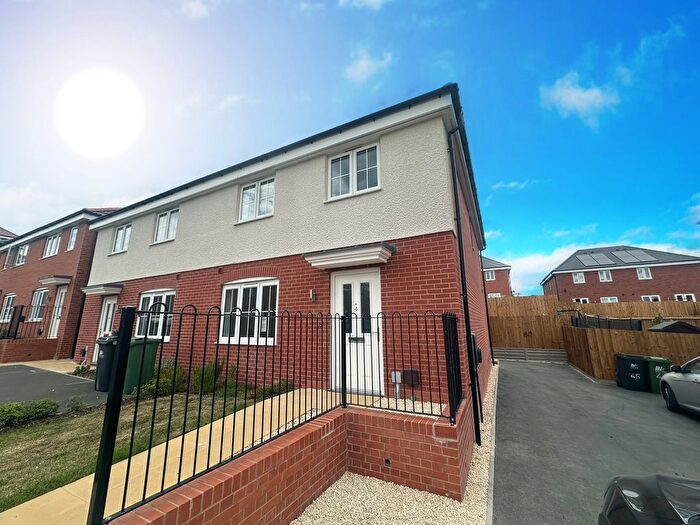4 Bedroom Semi-Detached House To Rent In Cornmill Drive, Somercotes, Alfreton, DE55