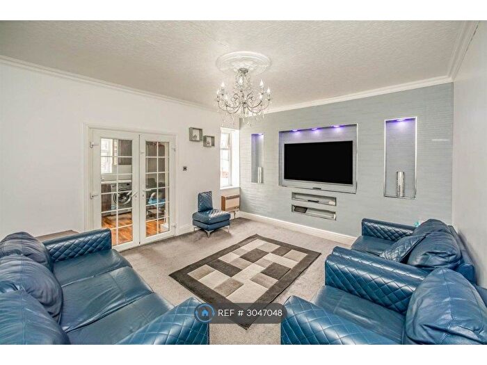 3 Bedroom Terraced House To Rent In Blackwood Grove, Halifax, HX1