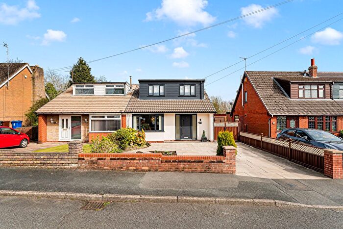 3 Bedroom Semi-Detached House For Sale In Lancaster Avenue, Atherton, M46