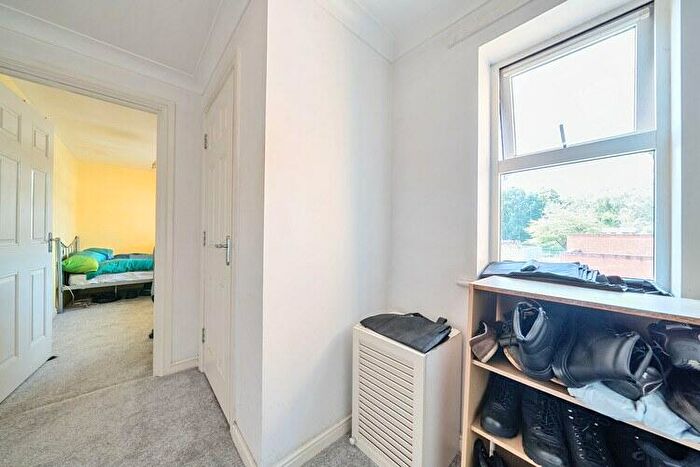 2 Bedroom Flat For Sale In Kingsoak House, Woking, Surrey, GU21