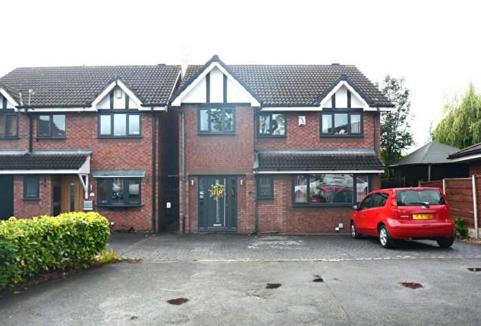 4 Bedroom Detached House For Sale In Magpie Close, Droylsden, M43