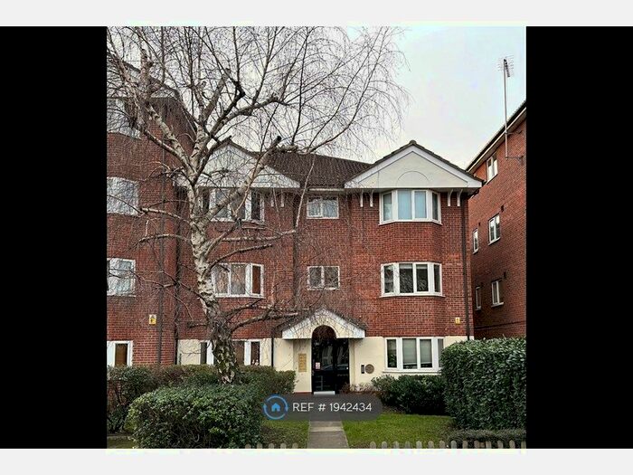 2 Bedroom Flat To Rent In Rossetti Road, London, SE16