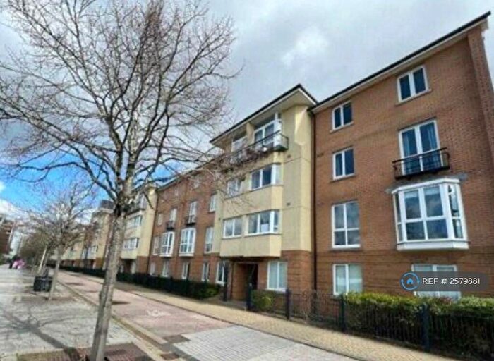 4 Bedroom Flat To Rent In Vellacott Close, Cardiff, CF10