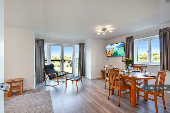 2 Bedroom Flat To Rent In Amsterdam Way, Northfleet, Gravesend, DA11