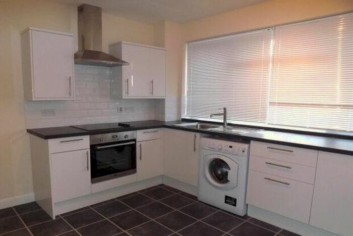 2 Bedroom Flat To Rent In Grange Close, Woodford Green, IG8
