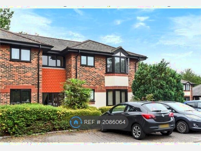 2 Bedroom Flat To Rent In Waterside Court, Fleet, GU51