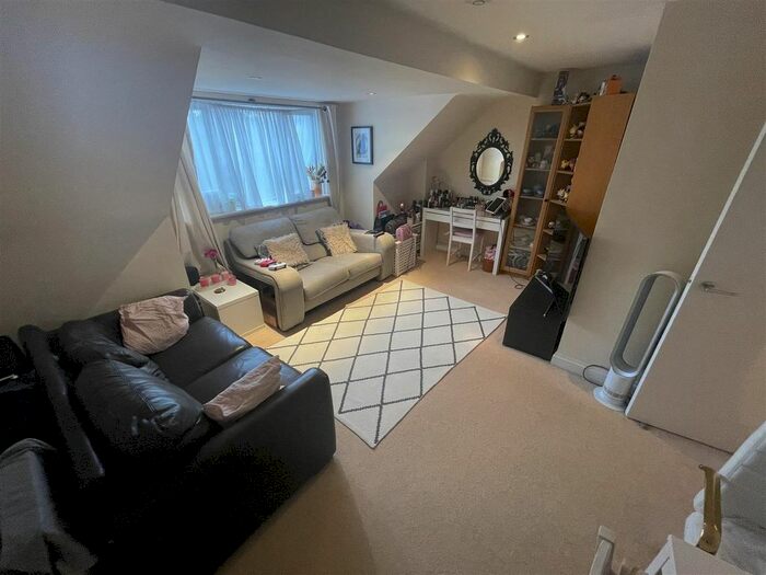 1 Bedroom Flat To Rent In Sylvan Avenue, London, NW7