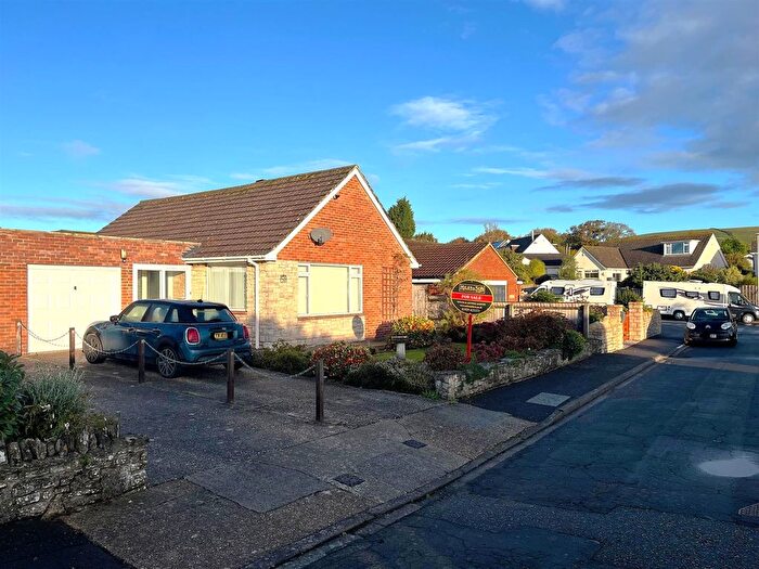 3 Bedroom Link Detached House For Sale In Cauldron Crescent, Swanage, BH19