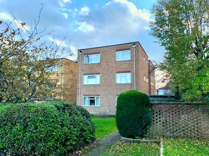 Houses for sale & to rent in SO15 3LJ, Mansion Road, Freemantle Southampton