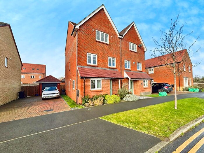 3 Bedroom Semi-Detached House For Sale In Baston Road, Arborfield Green, Reading, RG2