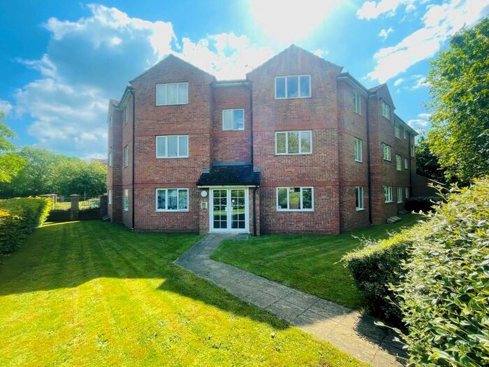 2 Bedroom Apartment To Rent In Heathcroft, Welwyn Garden City, AL7