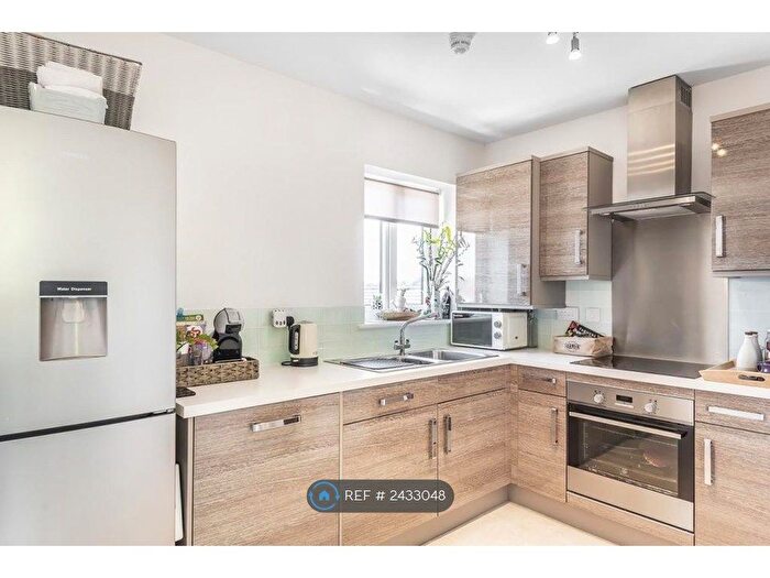 2 Bedroom Flat To Rent In Clarendon House, Basingstoke, RG24