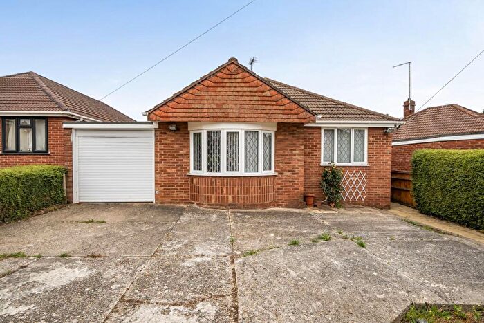 3 Bedroom Detached Bungalow For Sale In Privett Road, Waterlooville, PO7