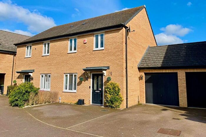 3 Bedroom Semi-Detached House For Sale In Centurion Walk, Sandy, SG19