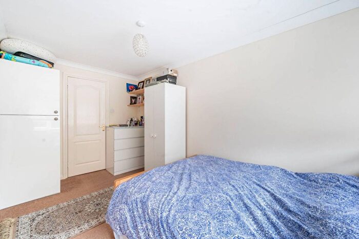4 Bedroom Detached House For Sale In Glendevon Close, Edgware, HA8