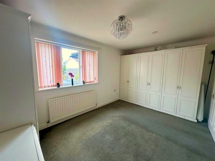 2 Bedroom Detached Bungalow For Sale In Greenacres Drive, Keighley, BD20