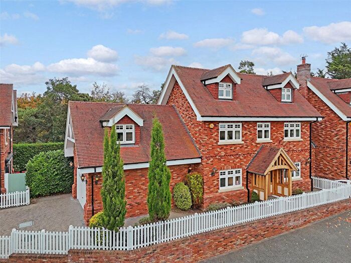 6 Bedroom Detached House For Sale In The Bringey, Great Baddow, Chelmsford, CM2