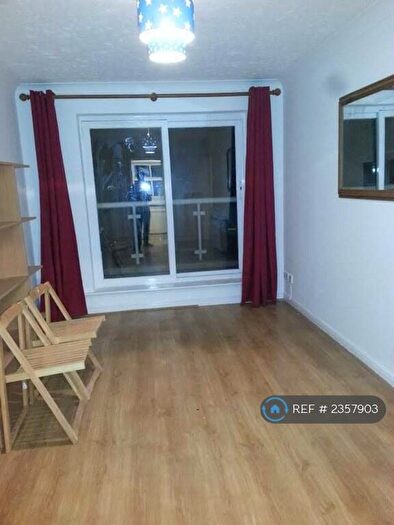 1 Bedroom Flat To Rent In Churchill Court, Ilford, IG1