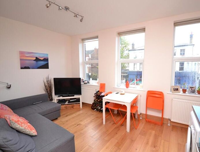 1 Bedroom Flat To Rent In High Road, East Finchley, London, N2