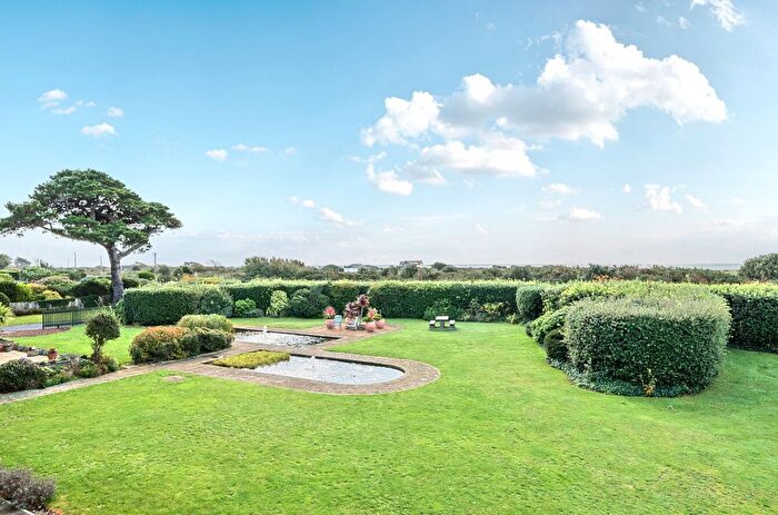 3 Bedroom Flat For Sale In Sea Front, Hayling Island, Hampshire, PO11