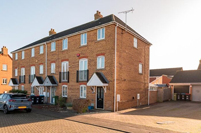 3 Bedroom End Of Terrace House For Sale In St Bartholomews, Monkston, Milton Keynes, Buckinghamshire, MK10