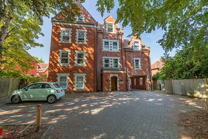 2 Bedroom Flat For Sale In New Dover Road, Canterbury, Kent, CT1