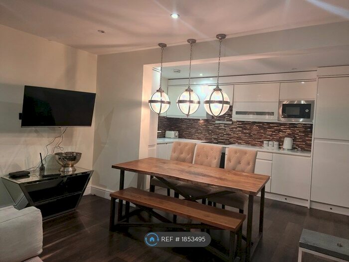 3 Bedroom Flat To Rent In Surrey, Surrey, CR3