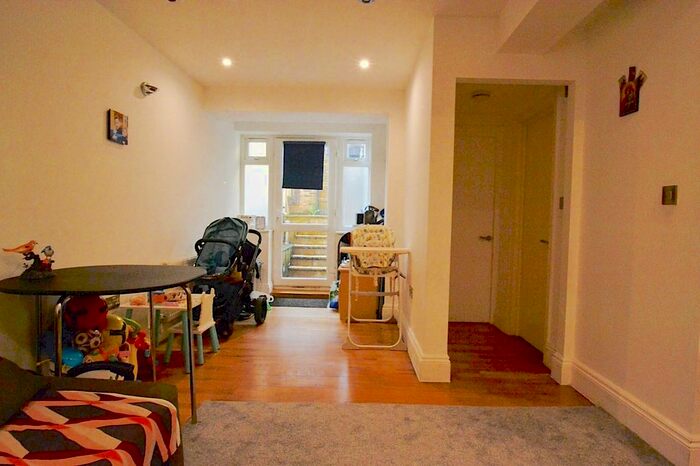 1 Bedroom Flat To Rent In Arthur Road, London, SW19