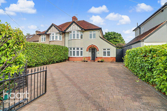 4 Bedroom Semi-Detached House For Sale In Broomfield Road, Chelmsford, CM1