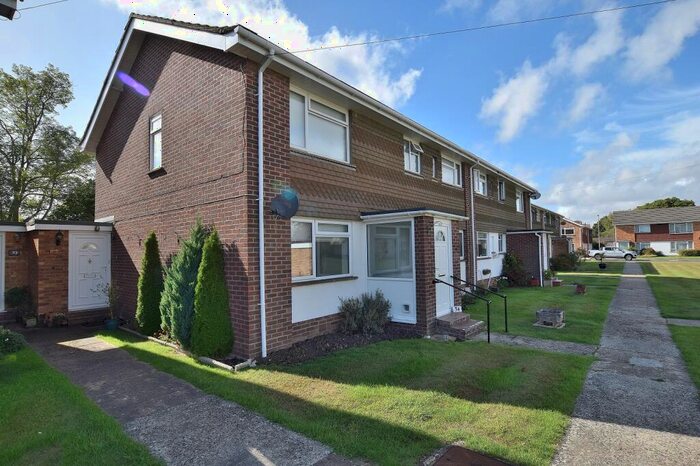 2 Bedroom Flat To Rent In Aspen Place, New Milton, Hampshire., BH25