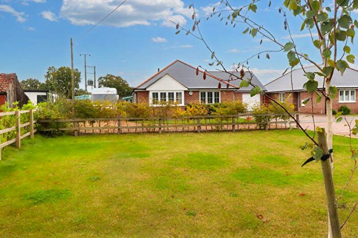 3 Bedroom Detached Bungalow For Sale In Firmin Gardens, Thorrington, Colchester, CO7