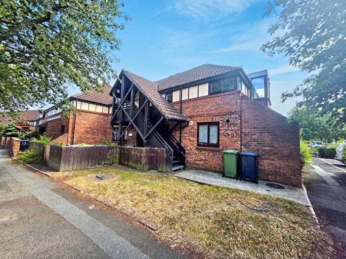 2 Bedroom Flat For Sale In Dunlin Drive, Washington, NE38