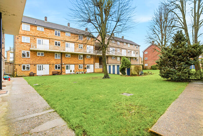 3 Bedroom Apartment To Rent In Hughenden Road, St. Albans, Hertfordshire, AL4