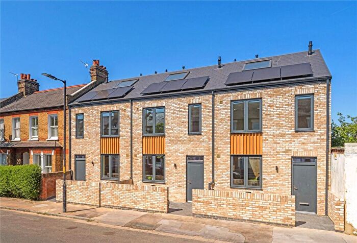 3 Bedroom End Of Terrace House For Sale In Pellatt Road, East Dulwich, London, SE22