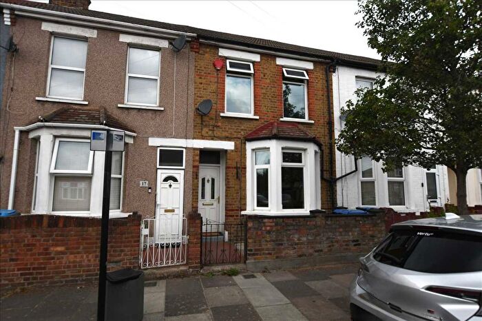 3 Bedroom Property For Sale In Midlesbouough Road, London, N18
