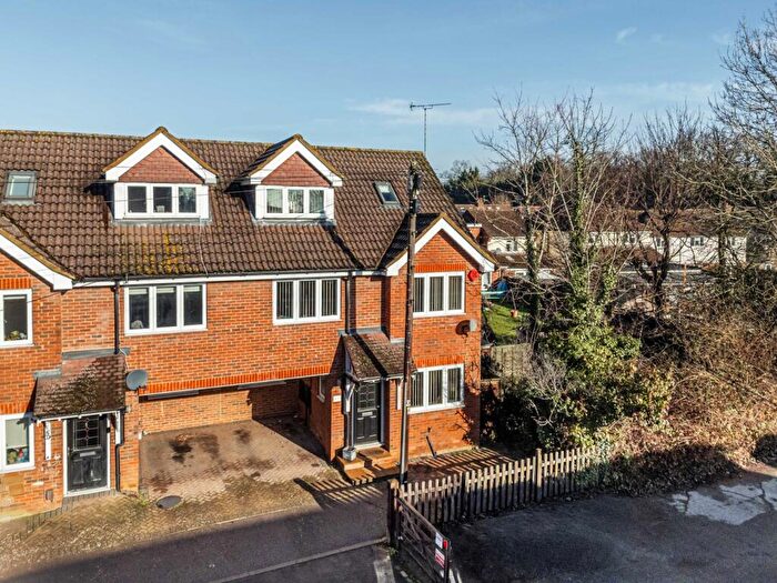 4 Bedroom Semi Detached House For Sale In Cedarwood Drive, St. Albans, Hertfordshire, AL4