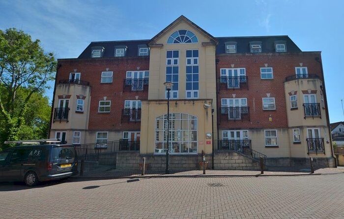 1 Bedroom Flat To Rent In Elmers Court, Beaconsfield, HP9