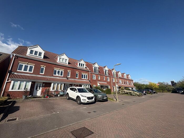 2 Bedroom Maisonette To Rent In Chadwick Way, Hamble, SO31