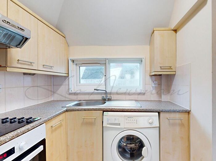 Flat To Rent In Whitecastle Mansions, Wakemans Hill Avenue, NW9