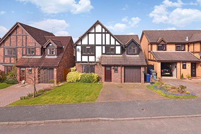 4 Bedroom Detached House To Rent In Foxdene, Godalming, GU7
