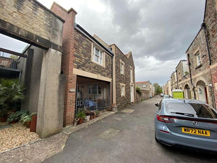 3 Bedroom Mews To Rent In Thorndale Mews, Clifton, Bristol, BS8