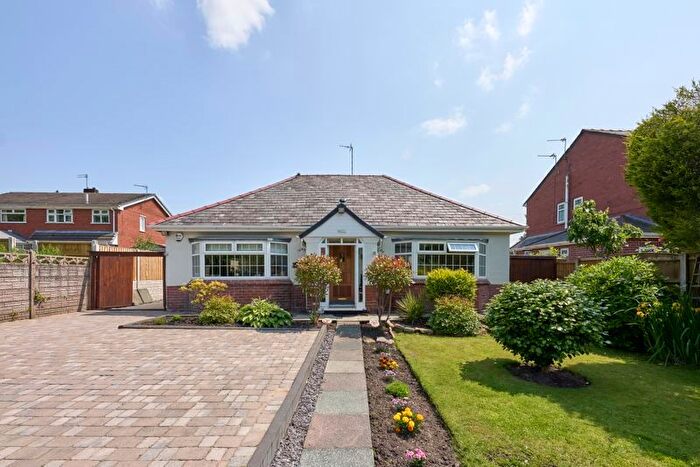 2 Bedroom Bungalow For Sale In Ince Hall Avenue, Wigan, WN2