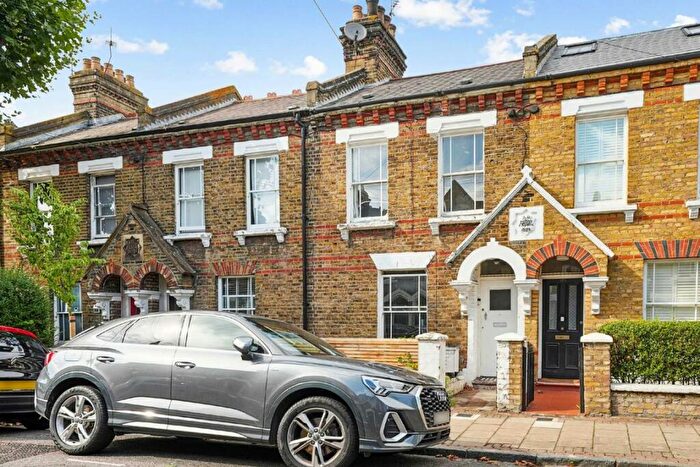 2 Bedroom Flat To Rent In Eversleigh Road, Clapham, SW11