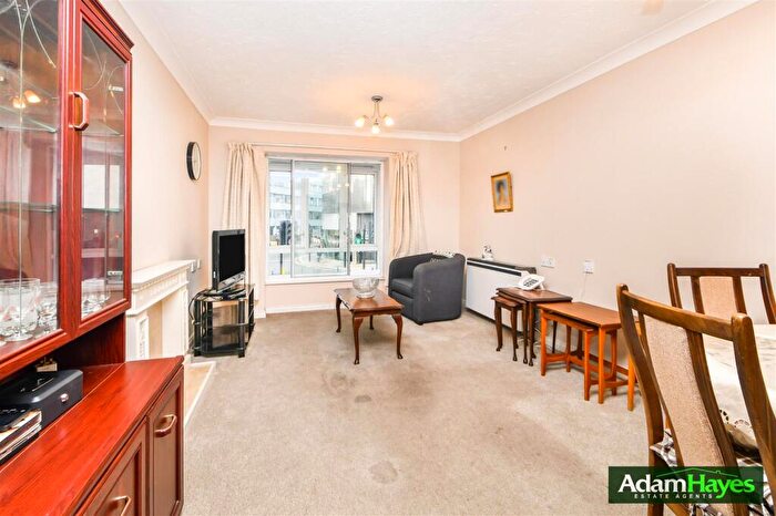 1 Bedroom Retirement Property For Sale In Kingsway, North Finchley, N12
