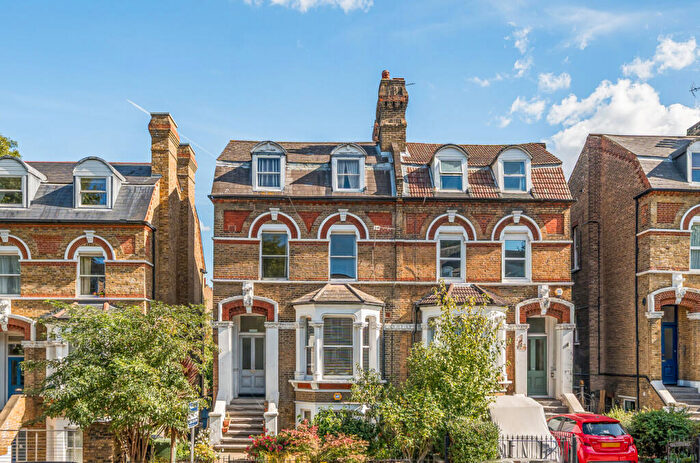 2 Bedroom Apartment For Sale In Pepys Road, London, SE14