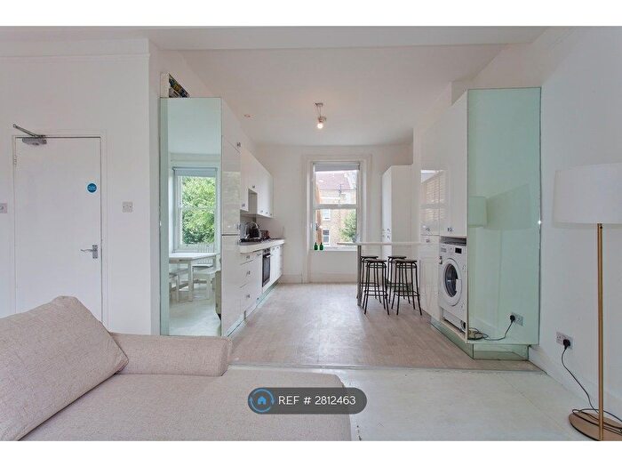 3 Bedroom Flat To Rent In Malvern Road, London, NW6