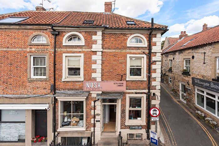 2 Bedroom Flat For Sale In Burgate, Pickering, YO18